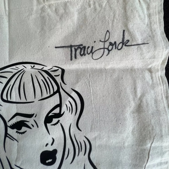 NWOT Official Traci Lords Autographed Beat It Creep Cry Baby Logo Tote Bag - Picture 5 of 6